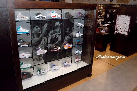 House of Hoops Los Angeles - Beverly Center Mall - SneakerNews.