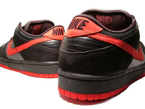 Nike Dunk Low Pro SB - Vamps/Vampires - Black - True Red