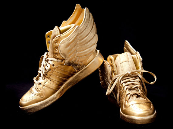 Justin Bieber's Custom Gold adidas Wings - SneakerNews.com