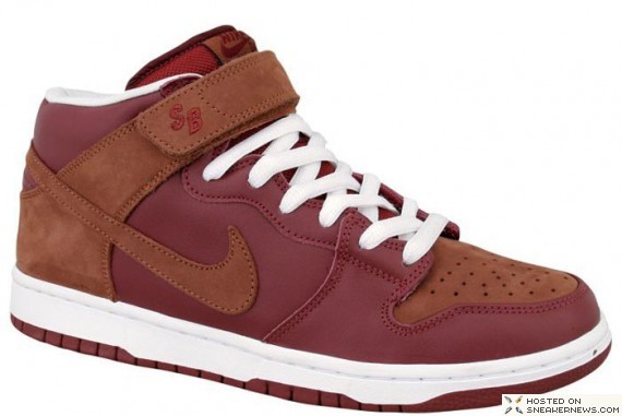 Nike Dunk Mid SB – Team Red Pony