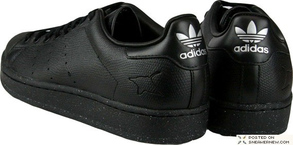 Adidas Official - Black Animal Pack - Stingray