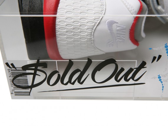 Sold Out x Neo - Clear Sneaker Display Boxes