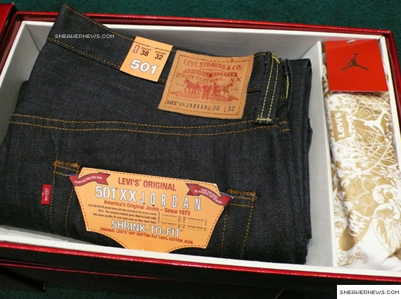 Air Jordan 1 x Levi's 23/501 Denim Pack - Box & Jeans Photos 