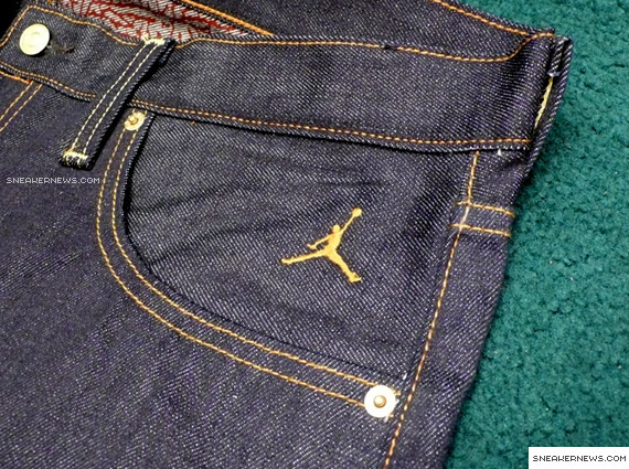 Air Jordan 1 x Levi's 23/501 Denim Pack - Box & Jeans Photos