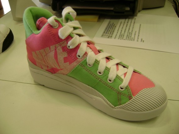 Nike Wmns Outbreak Pink Green 2