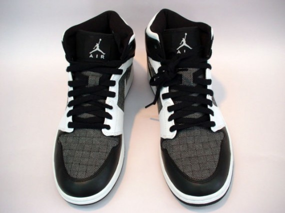 Air Jordan 1 - Black/White - POPS 