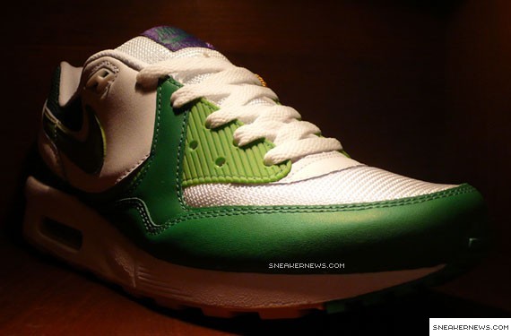 Nike Air Max Light - White - Chlorophyll - Pine Green