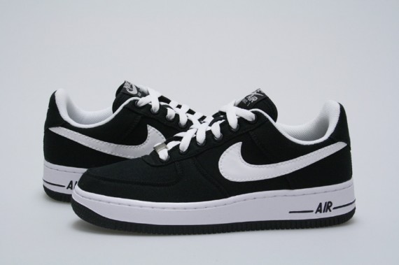 air force ones black and white