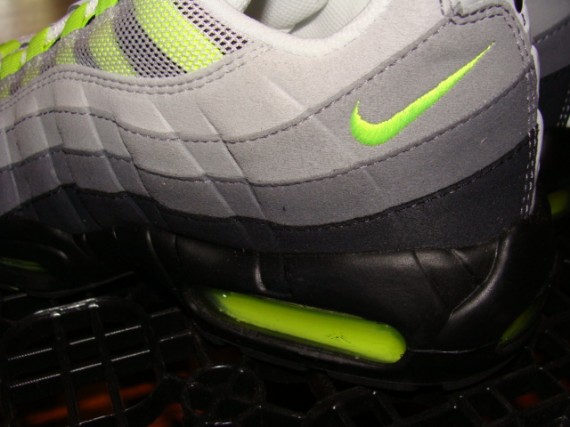 Nike Air Max 95 Neon is Back! 2008 Quickstrike