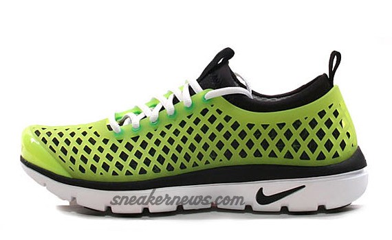 Nike Rejuven8 LE - Green Spark - Black - Volt