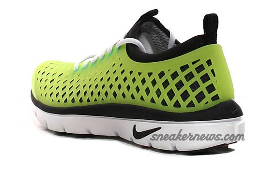 Nike Rejuven8 LE - Green Spark - Black - Volt