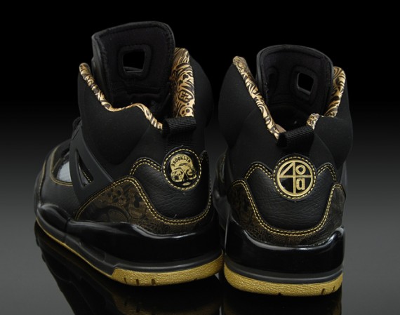 spizike blue and yellow