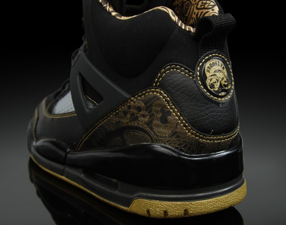 spizike yellow and black