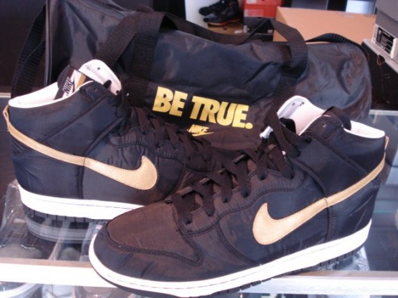 Nike Dunk Hi Be True - Black - Gold Satin