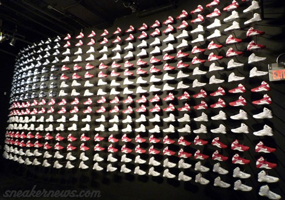 Nike Hyperdunk x United States Flag @ The Commitment - SneakerNews.com