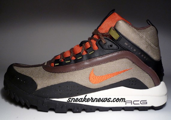 Nike Wildedge Mid LE Hiking Boot – Reed – Solar Orange – Black