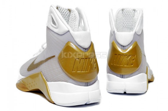 Nike store hyperdunk gold