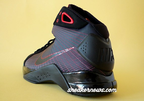 hyperdunk black and red