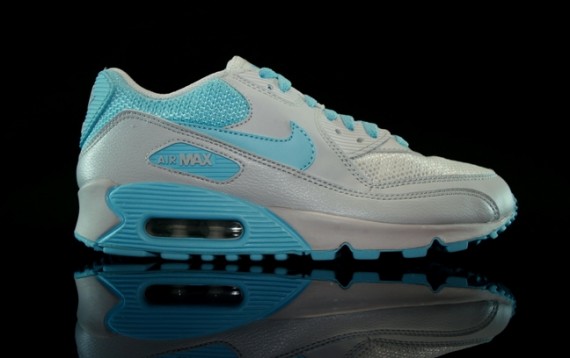 THESE ARE COLD! 🥶 NIKE AIR MAX 90 WHITE UNIVERSITY BLUE Review