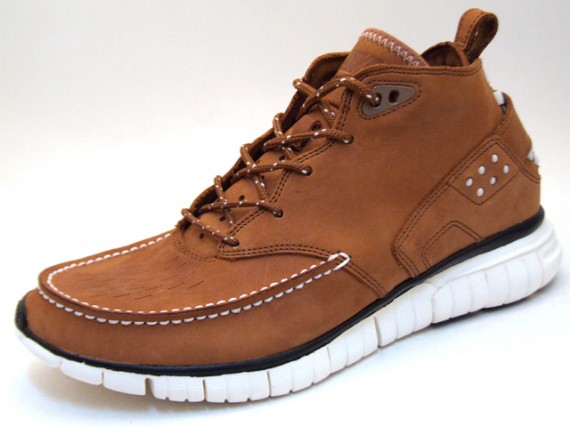 Nike Free Hybrid Boot Premium – Brown – White