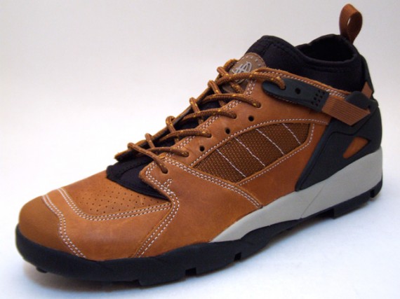 Nike Revaderchi Supreme – Brown – Black