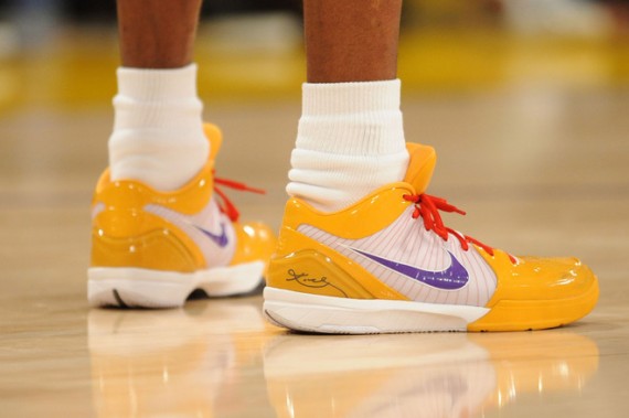 kobe 4 on feet