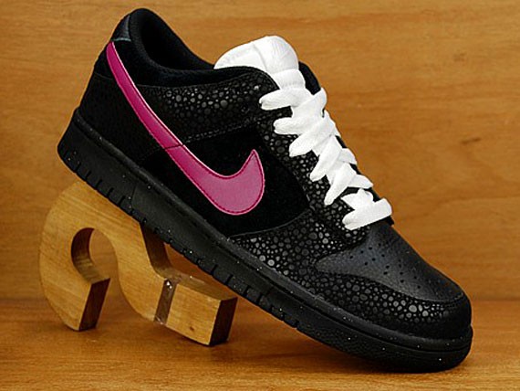 pink black nike dunks