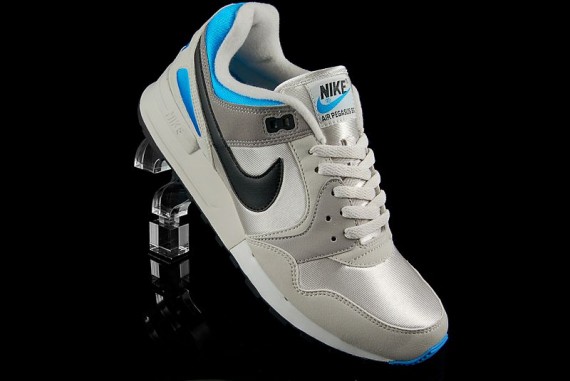 nike air pegasus 89 light bone vivid blue