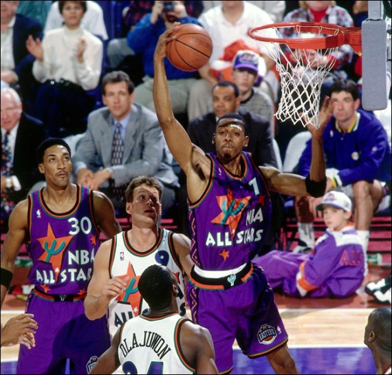 NBA All-Star 1994 oye, este año el all-star es en Phoenix ¿Qué  ponemos en la camiseta? Pues Phoenix está cerca del desierto…