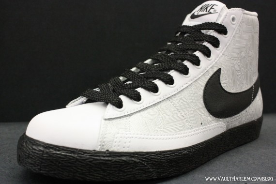 Nike Blazer Mid - J Walking - White & Black