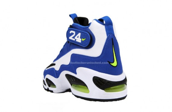 Sneakers Release – Nike Air Griffey Max 1 “Varsity