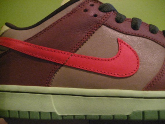 nike sb dunk low toxic avenger