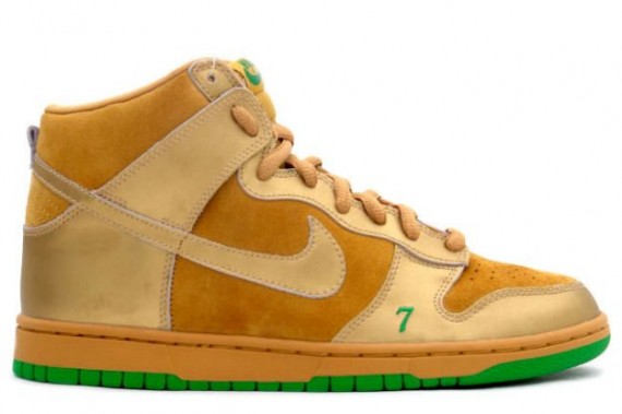 gold dunks