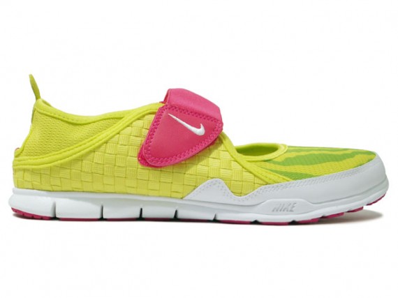 Nike Women’s Aqua Woven ND – Yellow – Pink