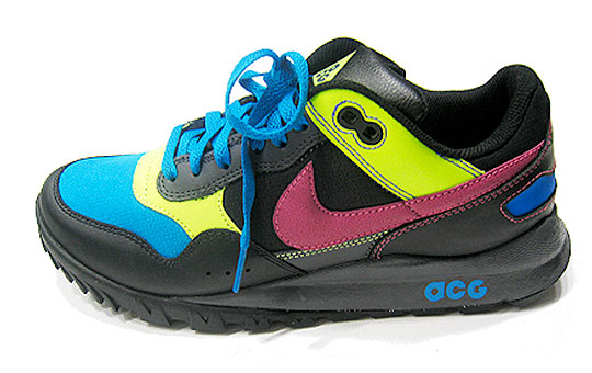 Nike ACG Wild Peg – Black – Turquoise – Pink
