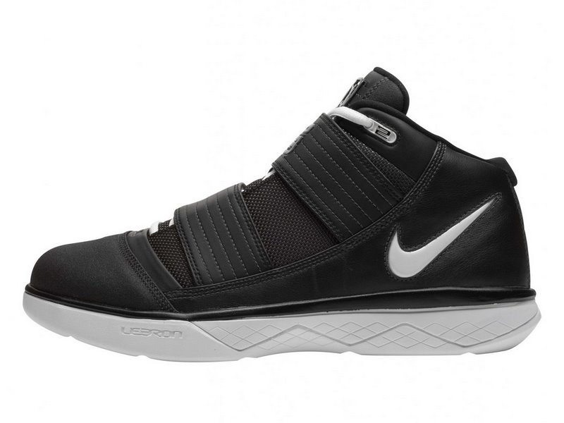 nike-zoom-soldier-3-gr-black-white-1-01