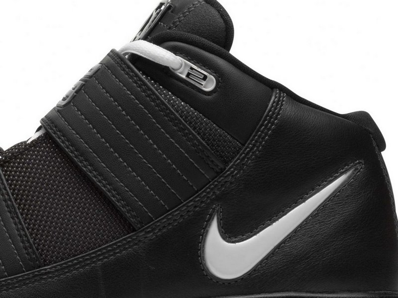 nike-zoom-soldier-3-gr-black-white-1-03