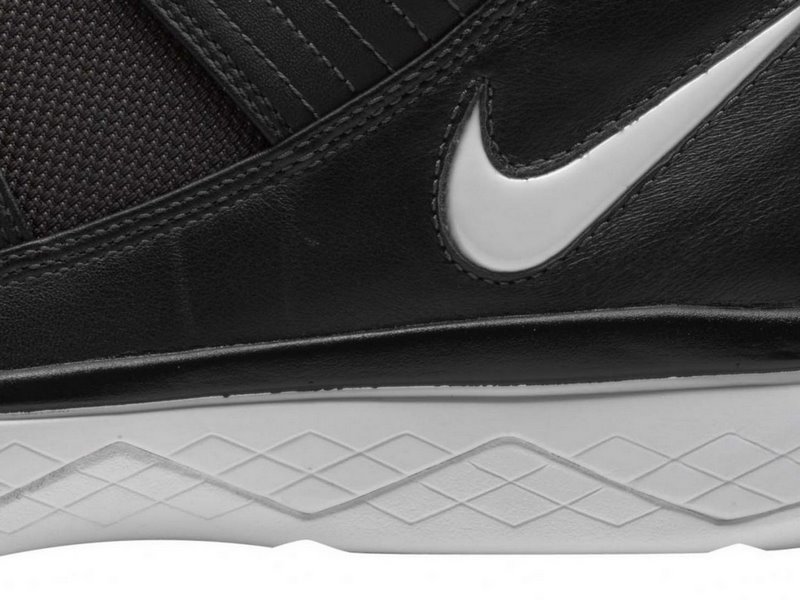 nike-zoom-soldier-3-gr-black-white-1-04