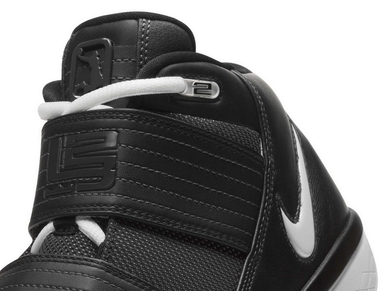 nike-zoom-soldier-3-gr-black-white-1-08
