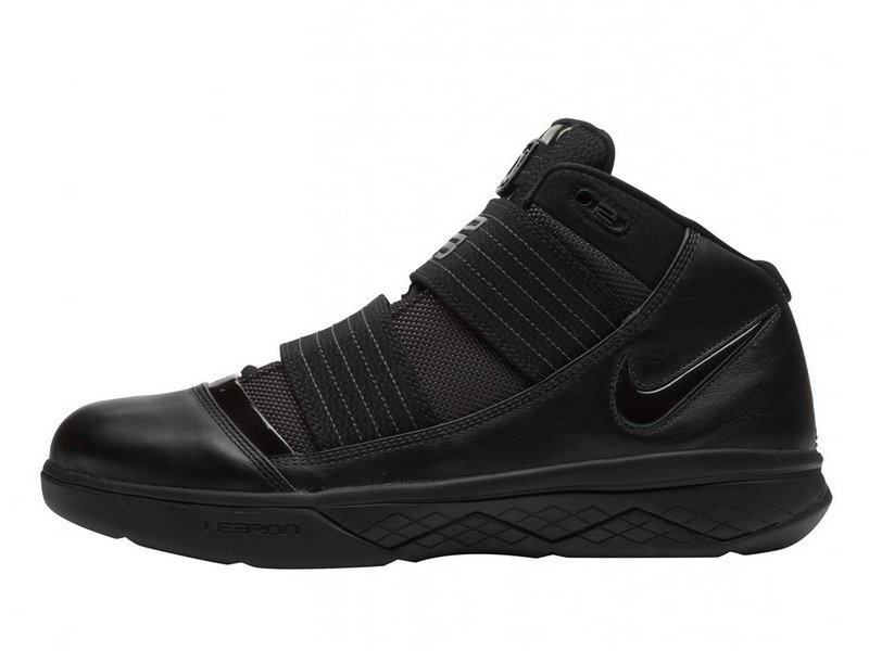 congelado Mono Disipación Nike Zoom LeBron Soldier III - Triple Black + Black/White - SneakerNews.com