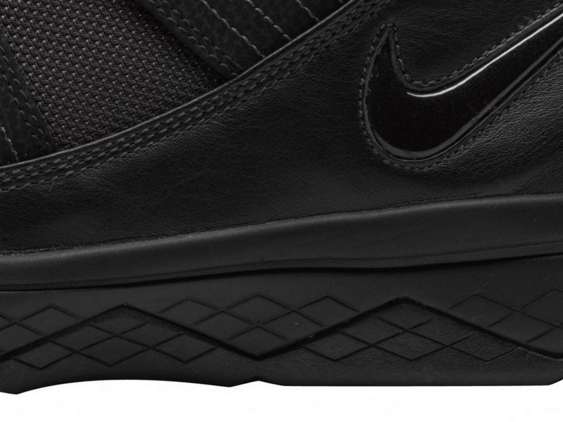 nike-zoom-soldier-3-gr-triple-black-1-04