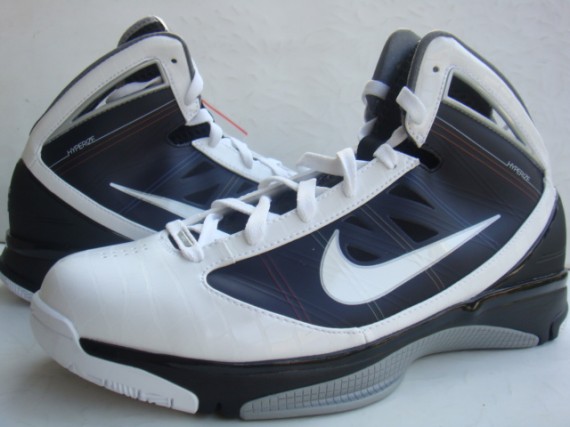 Celbrity Feet: Lebron James - Nike Zoom Lebron VI Low - SneakerNews.com