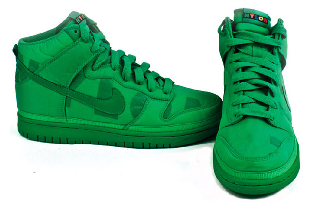 NYLON Magazine x Nike Sportswear Dunk High   Proyecto Metero (Project Falling Star)