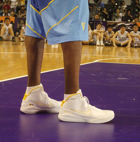 Kobe Bryant Asia Tour '09 - Taiwan Stop - SneakerNews.com