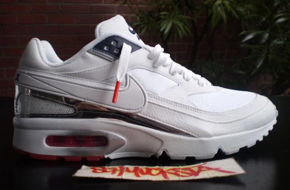nike-air-classic-bw-white-silver-hot-red-3
