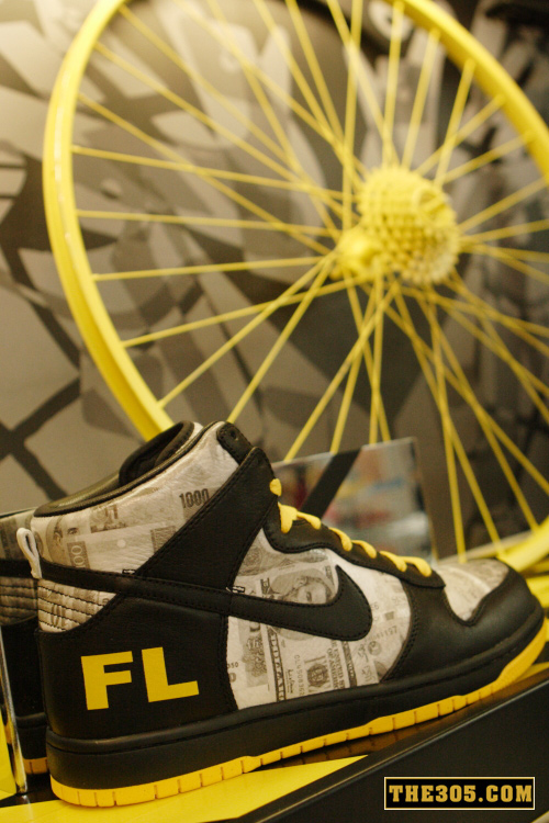 Nike Sportswear x LIVESTRONG x Futura - FLOM Dunk - Shoe Gallery