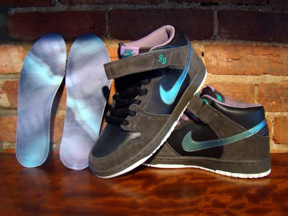 Nike Dunk Mid SB - Northern Lights - SneakerNews.com