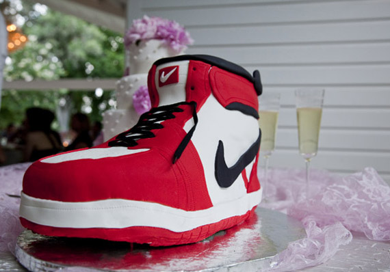 Gucci shoe cake - Decorated Cake by Andrias cakes - CakesDecor