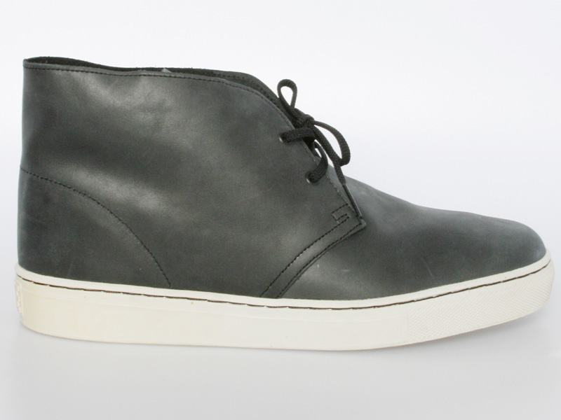 blackwhitechukka