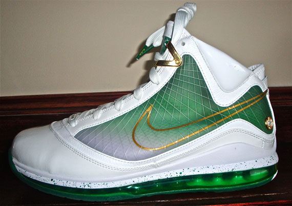 Nike Air Max LeBron VII More Than A Game World Tour City Pack - Chicago Colorway -